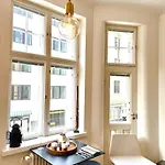 Iso Roobertinkatu B - Picturesque Area In Center 아파트 헬싱키