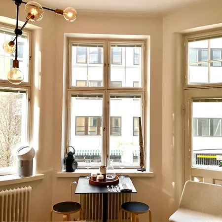 아파트 Iso Roobertinkatu B - Picturesque Area In Center 헬싱키